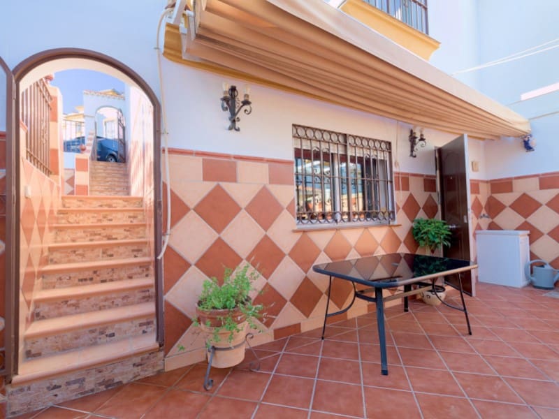 Chalet de 3 habitaciones en Torre del Mar en venta con piscina garaje - 410.000 € (Ref: 8495225)