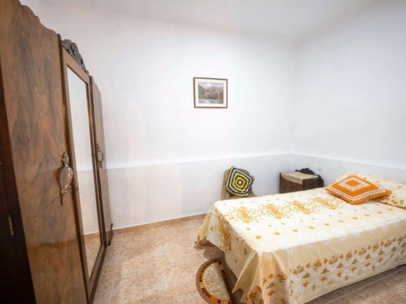 5 soveværelse Byhus til salg i Alhama de Granada med garage - € 124.000 (Ref: 8760313)