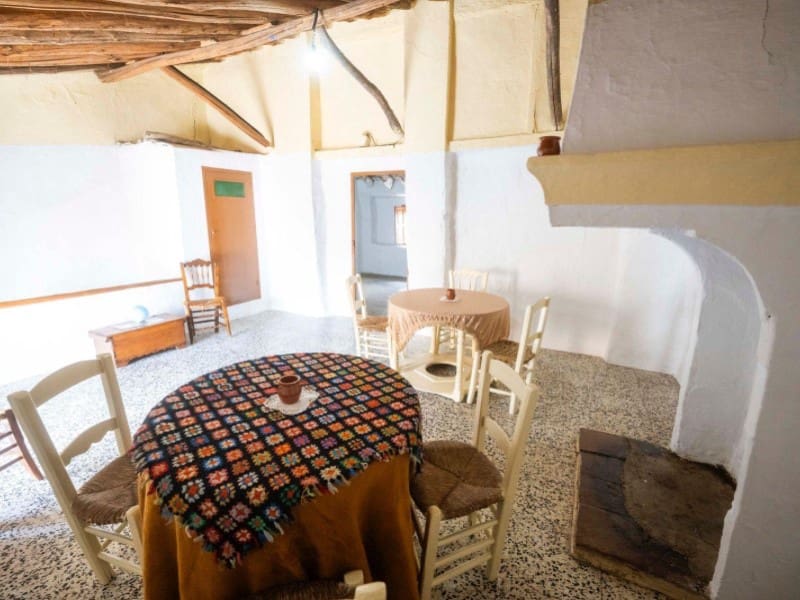 5 soveværelse Byhus til salg i Alhama de Granada med garage - € 124.000 (Ref: 8760313)