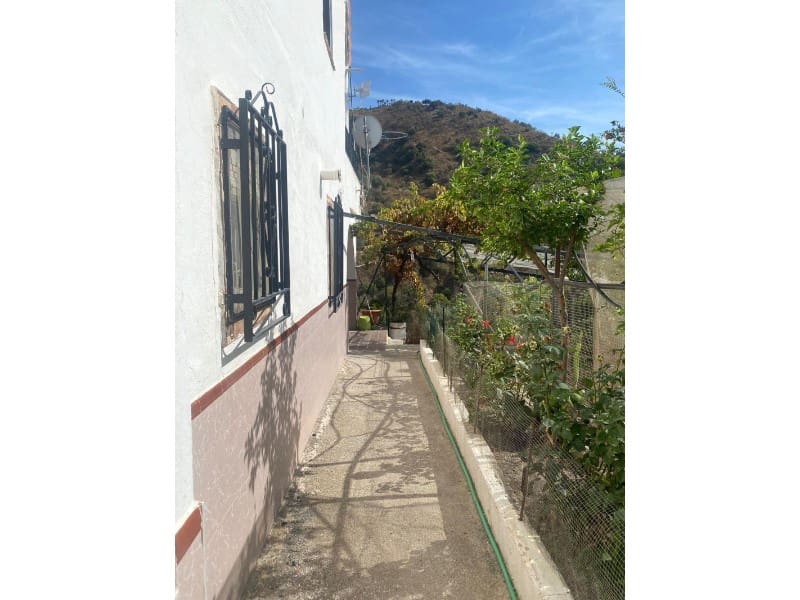 6 soveværelse Byhus til salg i Canillas de Aceituno med garage - € 133.000 (Ref: 8869958)