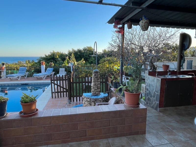 3 soveværelse Finca/Landehus til salg i Nerja med swimmingpool garage - € 549.000 (Ref: 8921587)