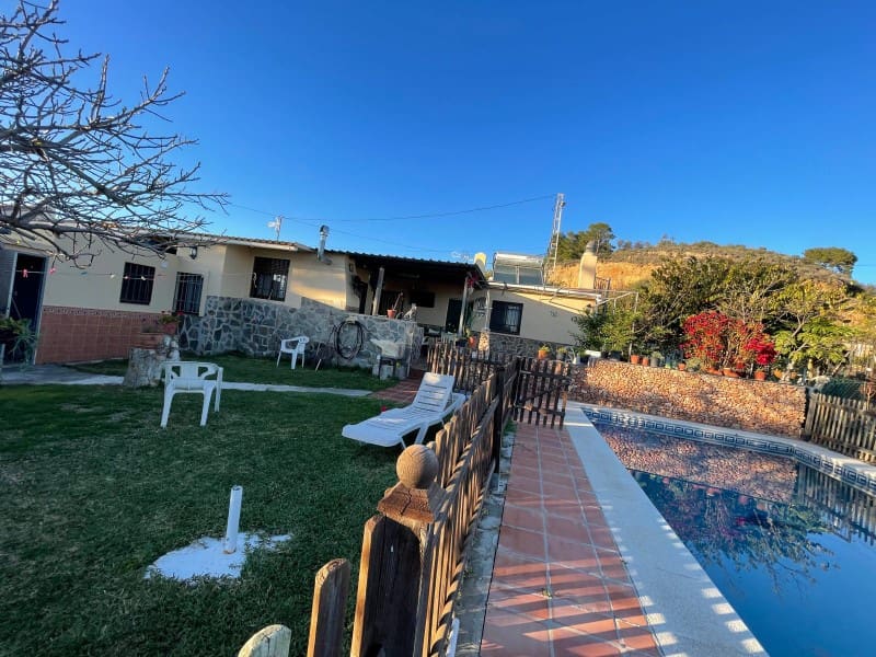 3 soveværelse Finca/Landehus til salg i Nerja med swimmingpool garage - € 549.000 (Ref: 8921587)