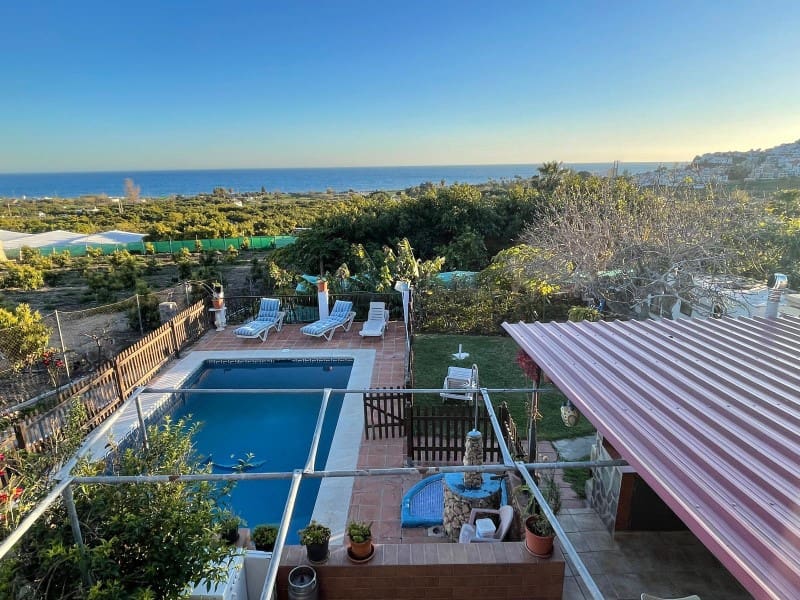 3 soveværelse Finca/Landehus til salg i Nerja med swimmingpool garage - € 549.000 (Ref: 8921587)