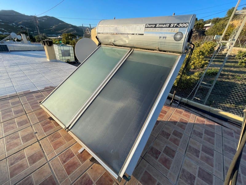 3 soveværelse Finca/Landehus til salg i Nerja med swimmingpool garage - € 549.000 (Ref: 8921587)