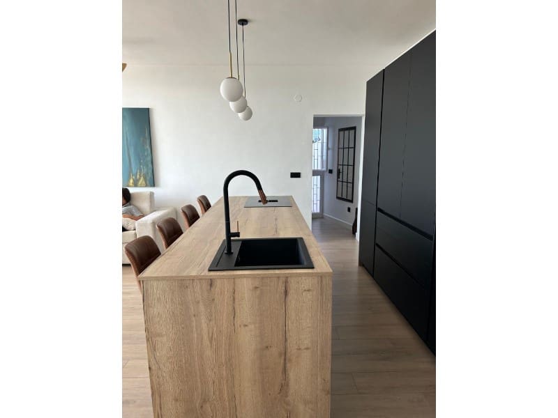 2 soveværelse Semi-Rækkehus til leje i Almayate - € 900 (Ref: 9034788)