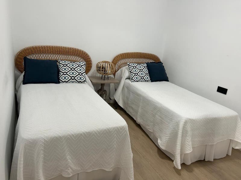 2 soveværelse Semi-Rækkehus til leje i Almayate - € 900 (Ref: 9034788)