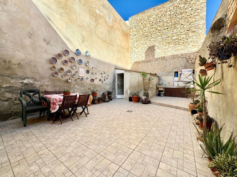 5 soveværelse Byhus til salg i Alhama de Granada - € 110.000 (Ref: 9114338)