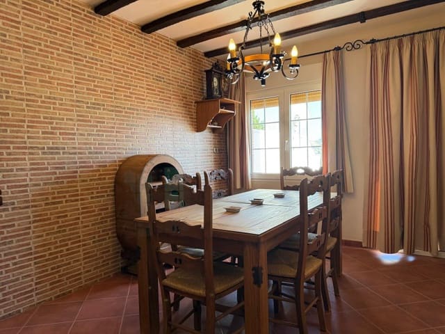 4 makuuhuone Omakotitalo myytävänä paikassa El Almendral, Zafarraya mukana 
autotalli - 220 000 € (Ref: 9129940)