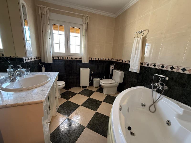 4 soverom Hus til salgs i Zafarraya med garasje - € 220 000 (Ref: 9129940)