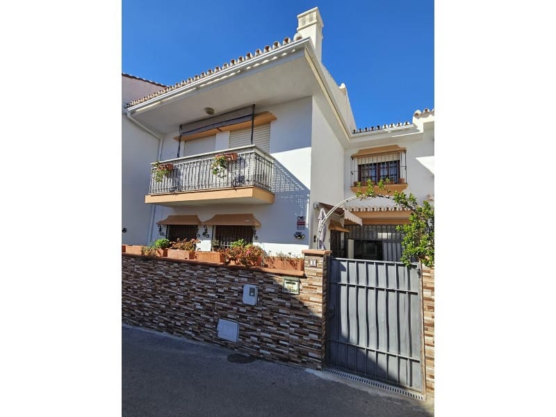 3 soveværelse Villa til salg i Torrox-Costa med garage - € 320.000 (Ref: 9131896)