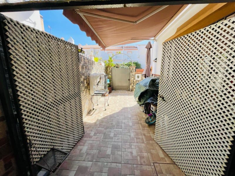 3 soveværelse Villa til salg i Torrox-Costa med garage - € 320.000 (Ref: 9131896)
