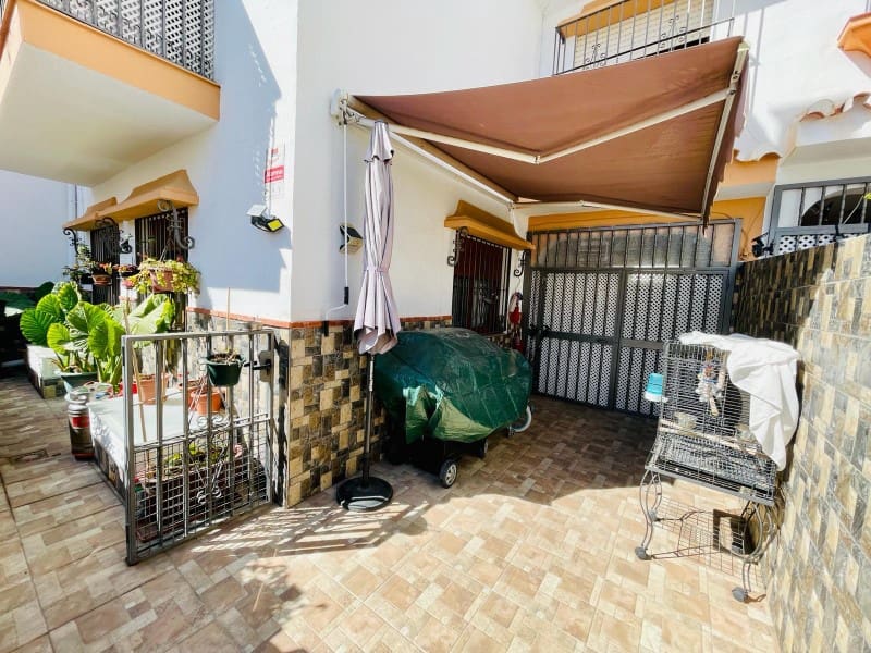 3 soveværelse Villa til salg i Torrox-Costa med garage - € 320.000 (Ref: 9131896)