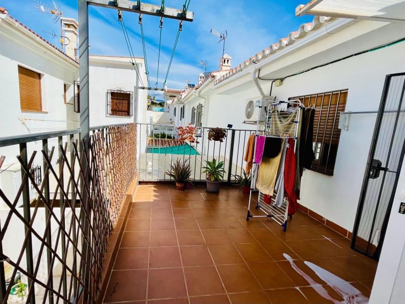 3 soveværelse Villa til salg i Torrox-Costa med garage - € 320.000 (Ref: 9131896)