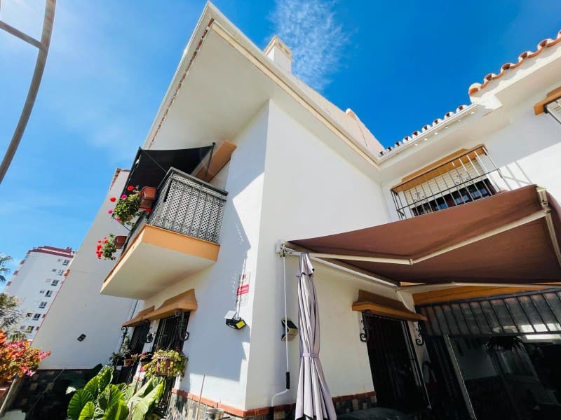 3 soveværelse Villa til salg i Torrox-Costa med garage - € 320.000 (Ref: 9131896)