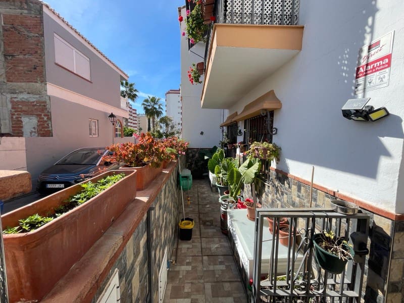 3 soveværelse Villa til salg i Torrox-Costa med garage - € 320.000 (Ref: 9131896)