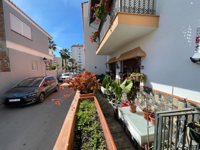 3 soveværelse Villa til salg i Torrox-Costa med garage - € 320.000 (Ref: 9131896)