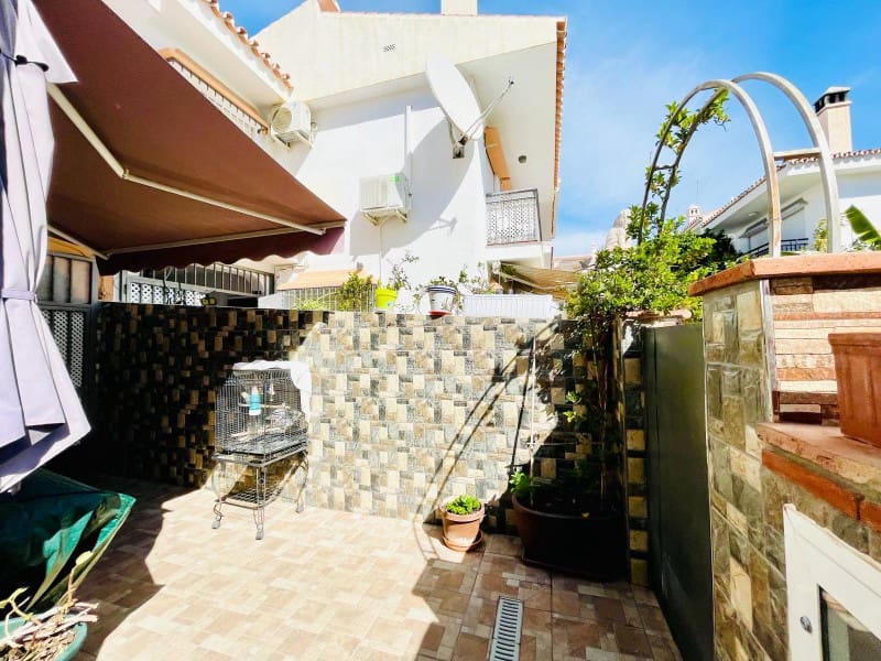 3 soveværelse Villa til salg i Torrox-Costa med garage - € 320.000 (Ref: 9131896)