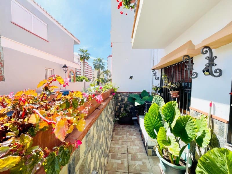 3 soveværelse Villa til salg i Torrox-Costa med garage - € 320.000 (Ref: 9131896)