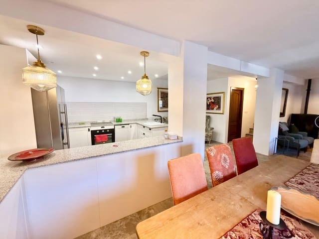 4 bedroom Townhouse for sale in Alhama de Granada - € 240,000 (Ref: 9282417)