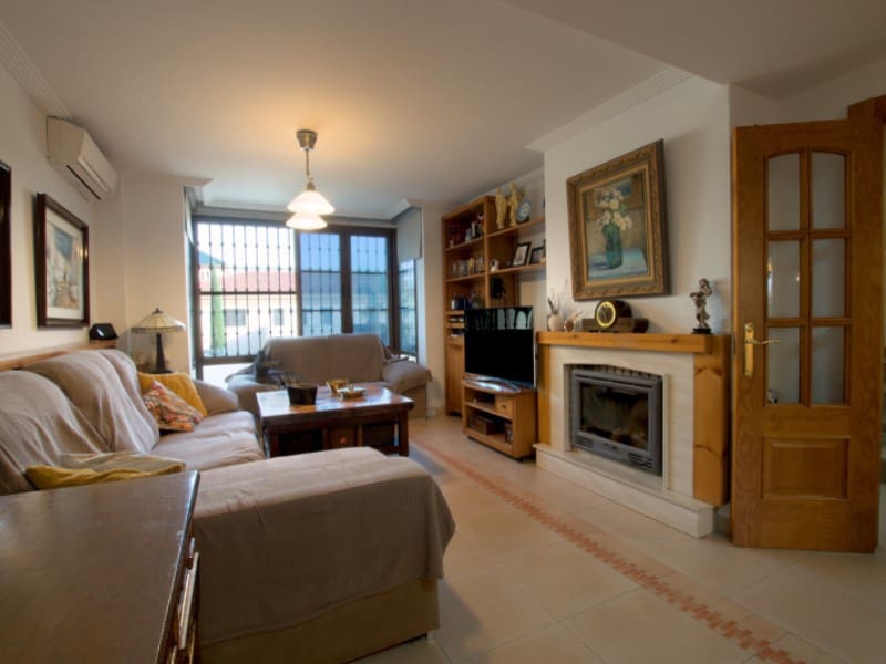 3 quarto Moradia Geminada para venda em Alhaurin de la Torre com piscina garagem - 525 000 € (Ref: 9372081)