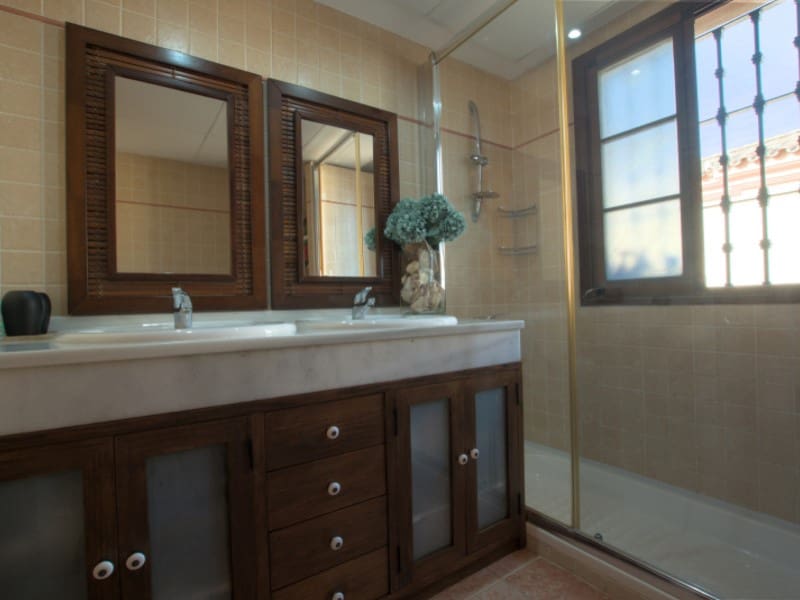 3 quarto Moradia Geminada para venda em Alhaurin de la Torre com piscina garagem - 525 000 € (Ref: 9372081)