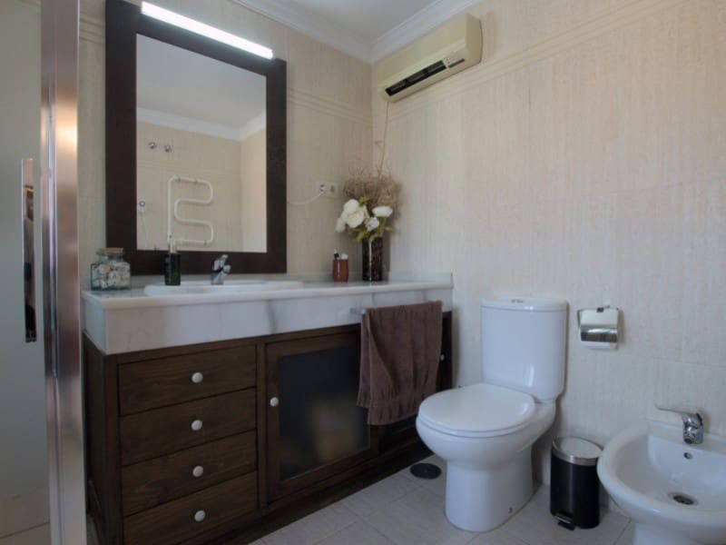 3 quarto Moradia Geminada para venda em Alhaurin de la Torre com piscina garagem - 525 000 € (Ref: 9372081)