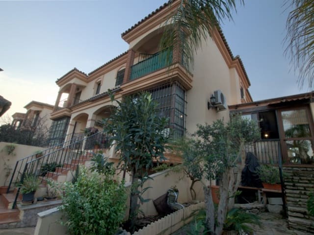 3 soveværelse Semi-Rækkehus til salg i Alhaurín de la Torre med swimmingpool garage - € 525.000 (Ref: 9372081)