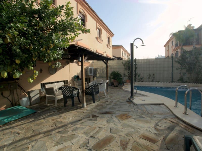 3 quarto Moradia Geminada para venda em Alhaurin de la Torre com piscina garagem - 525 000 € (Ref: 9372081)