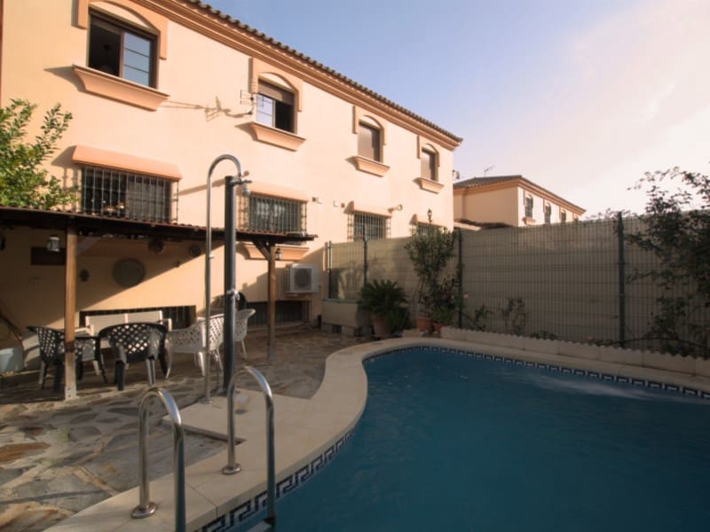 3 quarto Moradia Geminada para venda em Alhaurin de la Torre com piscina garagem - 525 000 € (Ref: 9372081)