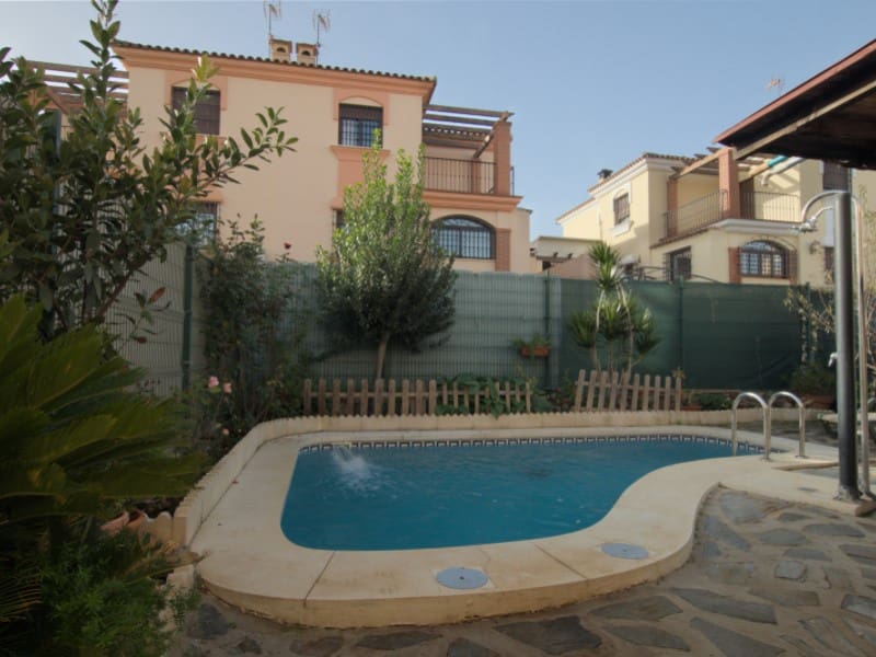 3 quarto Moradia Geminada para venda em Alhaurin de la Torre com piscina garagem - 525 000 € (Ref: 9372081)