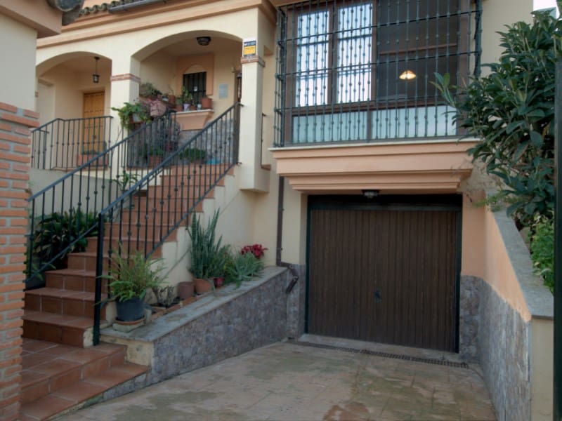 3 quarto Moradia Geminada para venda em Alhaurin de la Torre com piscina garagem - 525 000 € (Ref: 9372081)