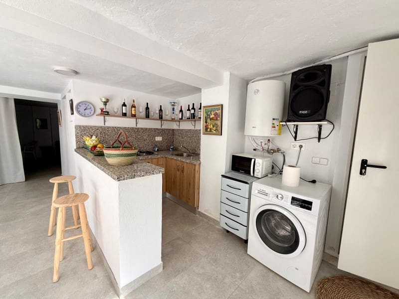 4 bedroom Townhouse for sale in Arenas del Rey with garage - € 145,000 (Ref: 9534012)