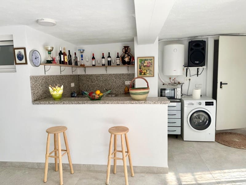 4 bedroom Townhouse for sale in Arenas del Rey with garage - € 145,000 (Ref: 9534012)