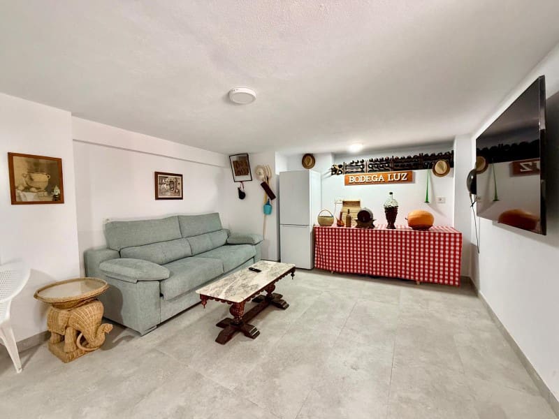 4 bedroom Townhouse for sale in Arenas del Rey with garage - € 145,000 (Ref: 9534012)