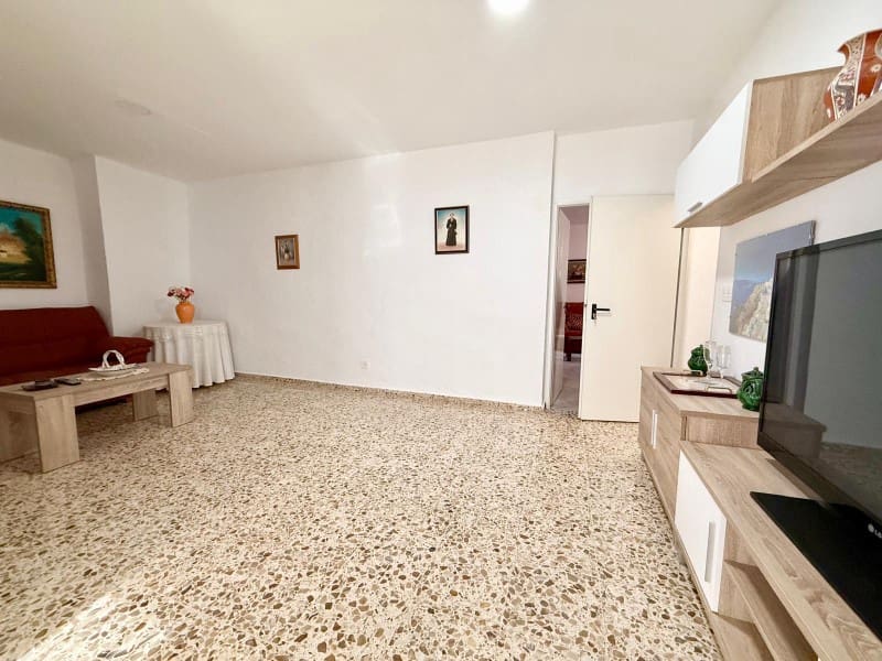 4 bedroom Townhouse for sale in Arenas del Rey with garage - € 145,000 (Ref: 9534012)