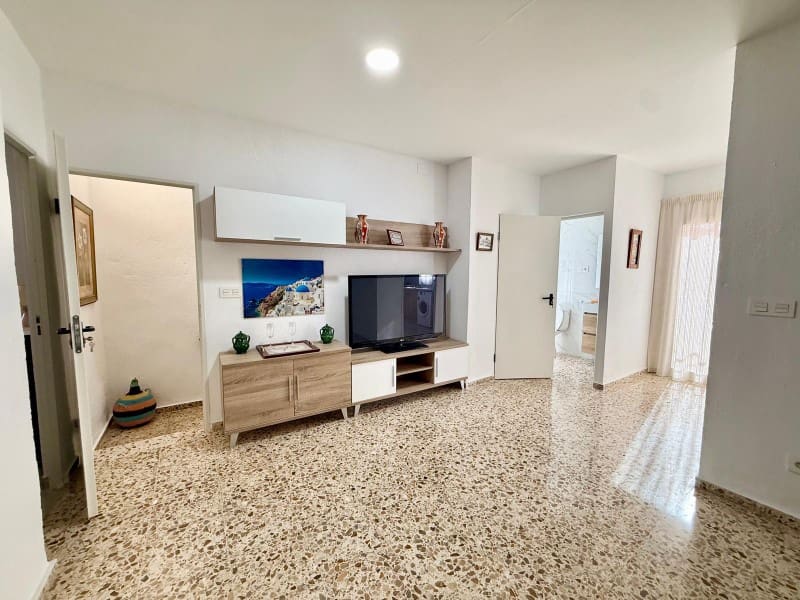 4 bedroom Townhouse for sale in Arenas del Rey with garage - € 145,000 (Ref: 9534012)