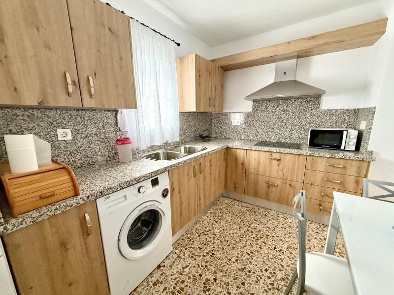 4 bedroom Townhouse for sale in Arenas del Rey with garage - € 145,000 (Ref: 9534012)