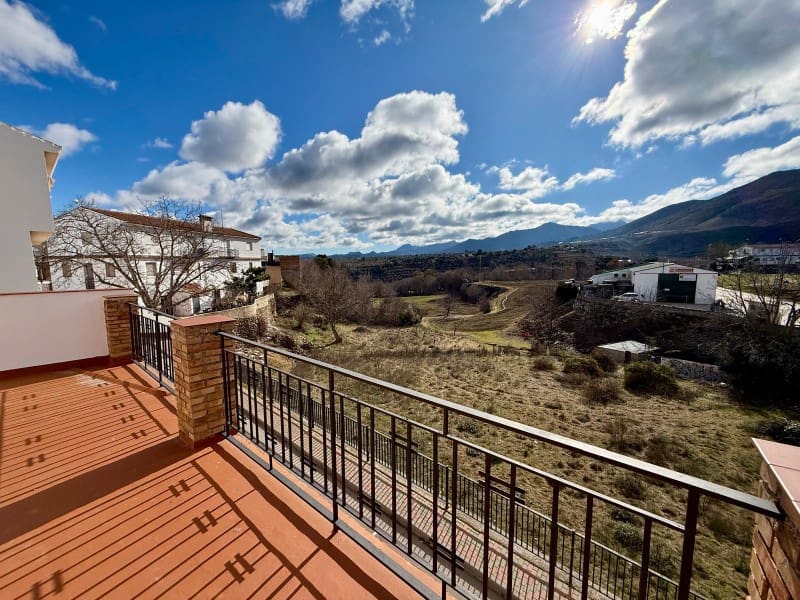 4 bedroom Townhouse for sale in Arenas del Rey with garage - € 145,000 (Ref: 9534012)