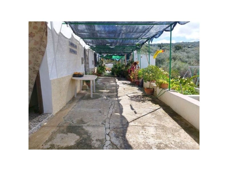 9 bedroom Finca/Country House for sale in Periana with garage - € 159,900 (Ref: 9677060)