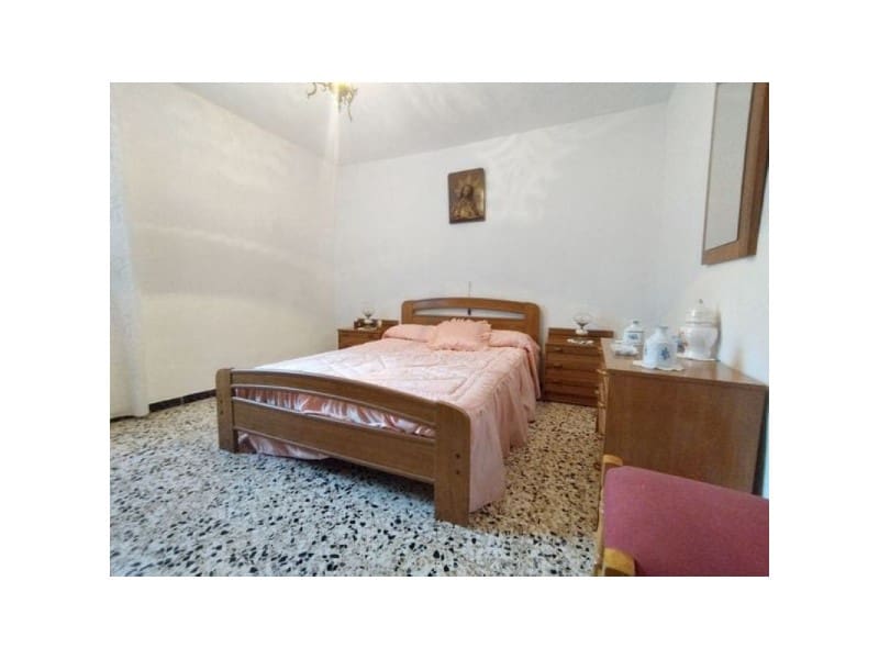 9 bedroom Finca/Country House for sale in Periana with garage - € 159,900 (Ref: 9677060)