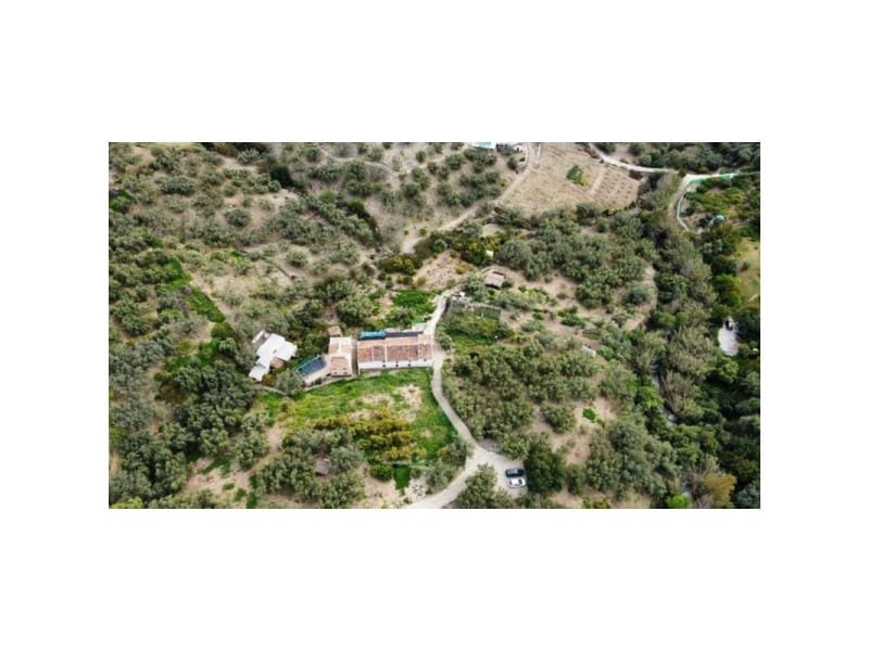 9 bedroom Finca/Country House for sale in Periana with garage - € 159,900 (Ref: 9677060)