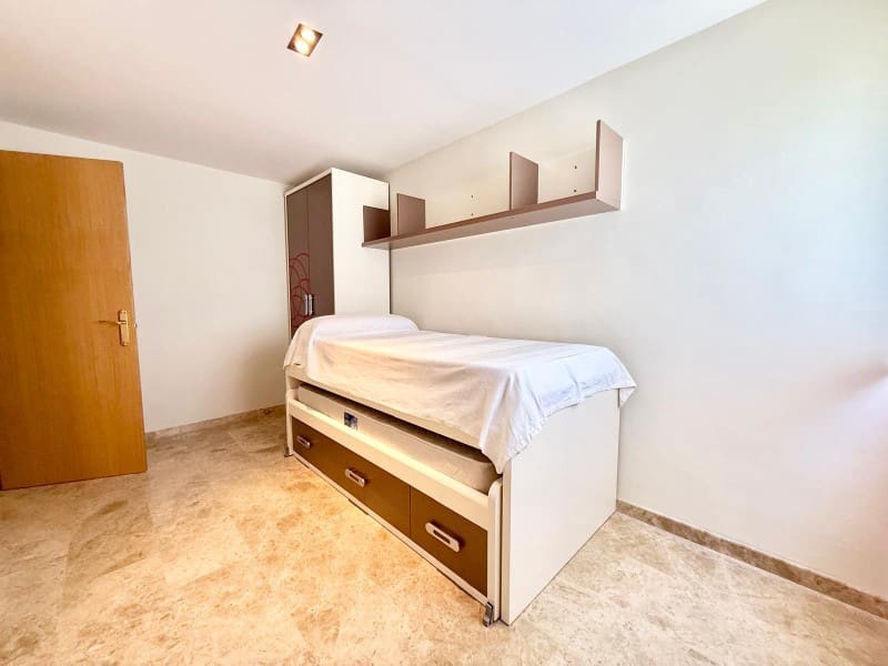 3 bedroom Flat for sale in Alhama de Granada with garage - € 140,000 (Ref: 9738372)