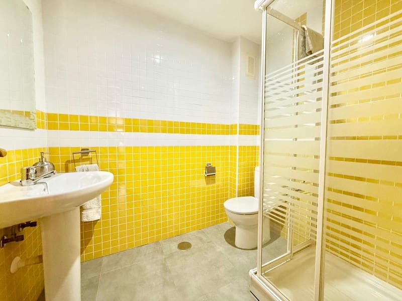 3 bedroom Flat for sale in Alhama de Granada with garage - € 140,000 (Ref: 9738372)