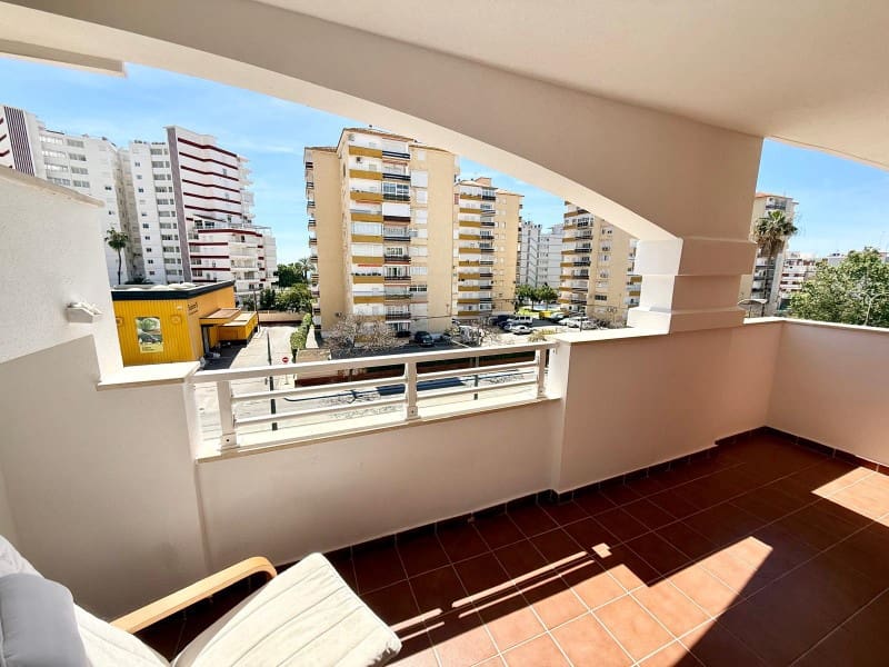 3 makuuhuone Asunto vuokrattavana paikassa Torre del Mar mukana uima-altaan 
autotalli - 1 500 € (Ref: 9783193)