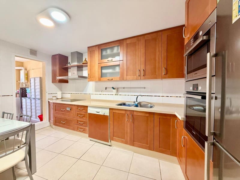 3 makuuhuone Asunto vuokrattavana paikassa Torre del Mar mukana uima-altaan 
autotalli - 1 500 € (Ref: 9783193)