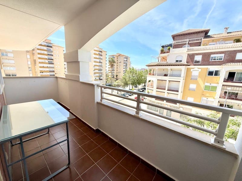 3 makuuhuone Asunto vuokrattavana paikassa Torre del Mar mukana uima-altaan 
autotalli - 1 500 € (Ref: 9783193)