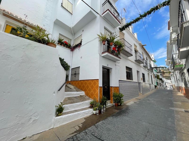 8 bedroom Townhouse for sale in Torrox - € 299,000 (Ref: 9790844)