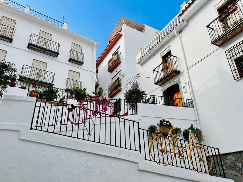 8 bedroom Townhouse for sale in Torrox - € 299,000 (Ref: 9790844)