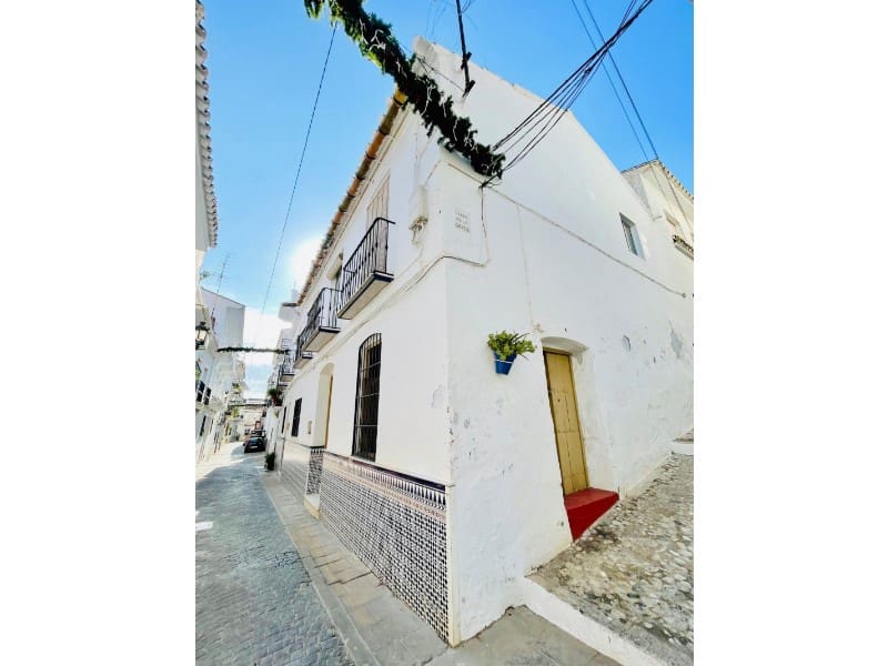 8 bedroom Townhouse for sale in Torrox - € 299,000 (Ref: 9790844)