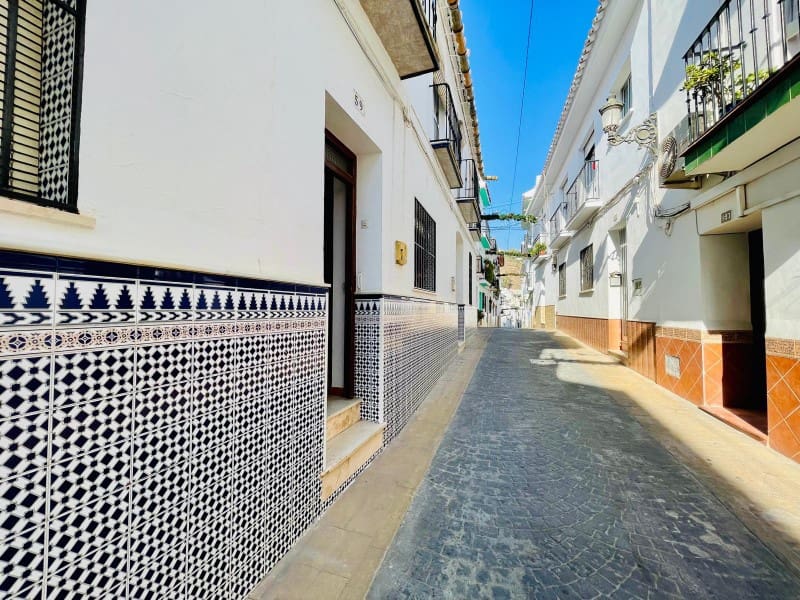 8 bedroom Townhouse for sale in Torrox - € 299,000 (Ref: 9790844)